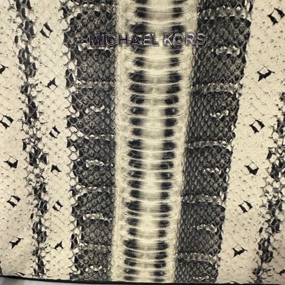 Michael Michael Kors Selma snakeskin print black leather crossbody medium bag - Picture 3 of 11